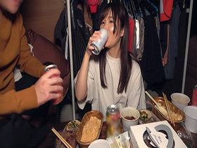 1K中出し部屋呑みドキュメント　最強おっとり癒し系新人・汐見唯ちゃん　サンプル画像10